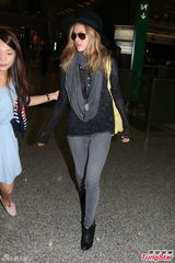 组图：《变4》抵港取景 女主角妮可拉-佩尔茨素颜失措避镜头