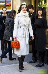 高清组图：莉顿-梅斯特街拍 白色大衣搭配靓包