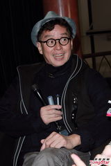 组图：谭咏麟挺好友曾志伟 称其“轻抚脸”却遭是非