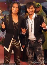 高清组图：金曲奖红毯星光熠熠 那英躲雨不顾形象