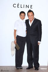 组图：王菲全黑套装亮相台北 十分钟快闪离场