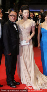 幻灯图集：《日照重庆》戛纳首映 王小帅获最高礼遇