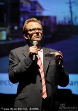 幻灯图：卡梅隆夫妇现身慈善晚宴 阿尔芭携老公现身