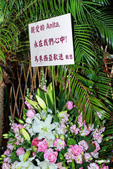 组图：梅艳芳逝世7周年 歌迷自发纪念偶像