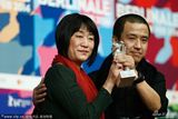 组图：《推拿》柏林获奖 娄烨带盲女主演领奖