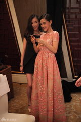 组图：微博之夜专访 Angelababy(杨颖)求大家别催婚