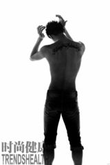 组图：夏雨率十男星半裸拍写真 展现男人身体态度