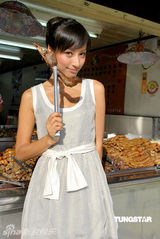 幻灯：蒋怡主持《台湾好味道2》 游高雄市寻好味道