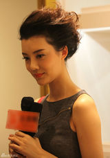 组图：车晓参加品牌开幕 优雅气质很抢眼