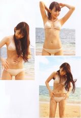 组图：小嶋阳菜夏日海滩写真 衣衫轻褪诱惑十足