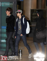 组图：韩众星结束美国公演回国 素颜轻装亮相机场