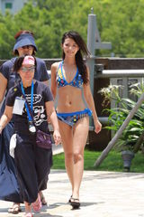 组图：2011港姐泳装示人 众佳丽丰胸美臀抢镜