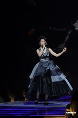 组图：昆凌时尚盛典走秀 Bigbang压轴助阵