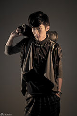 组图：宋珉宇曝光雅痞写真 新晋偶像风头正劲