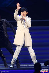 组图：中歌榜众星唱响小巨蛋 王力宏压轴领唱