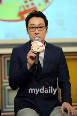 组图：韩SBS台真人秀节目将开播 李英雅甜美主持