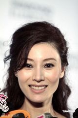 幻灯：李嘉欣亮相慈善义卖 直言家人支持自己复出