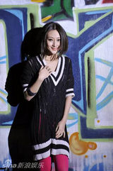 幻灯组图：林鹏新碟向王菲致敬 写真造型前卫时尚