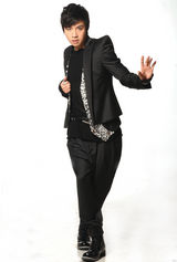 幻灯：俞灏明韩国宣传照曝光 潮男展露成熟魅力