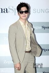 组图：孙丹菲金载沅等戴墨镜出席活动