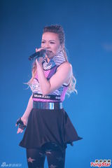 高清图：众巨星撑场雷颂德个唱 杨千嬅蕾丝诱惑