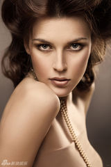 组图：超模Viktoriya写真半裸上阵 电眼迷人