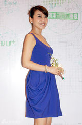 幻灯图：闫妮公众形象健康优雅 加冕绿色乐活大奖