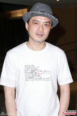 组图：歌手张悬香港开音乐会 炫彩短发超High