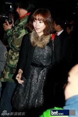 组图：少时TIFFANY高俊熙等红装热情站台