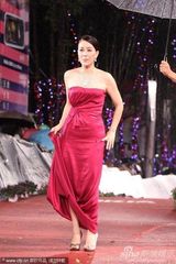 高清组图：那英出席金曲奖颁奖礼 珠光宝气走红毯