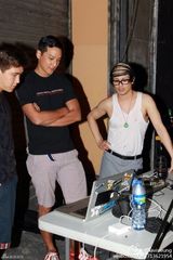 组图：吴彦祖扮肌肉小天鹅 自毁形象穿芭蕾裙