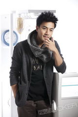 组图：刘恺威连登潮流双刊 展性感暖男魅力