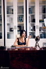 组图：宁丹琳两度登封面 演绎熟女精致生活