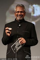 印度导演曼尼荣膺优秀电影制作人 马克-穆勒颁奖