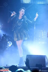 组图：A-Lin落泪小宇忙救场 信旋风登台引高潮