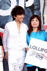 高清组图：LOLLIPOP F新碟庆功 帅劲登场秀肌肉