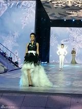 组图：中国时尚大典赵子琪演绎二十四节气小雪