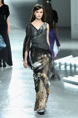 组图：纽约时装周《星战》风秀场 天行者裙抢镜