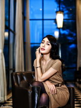 组图：秦岚连登双封面 长发妩媚短发炫酷