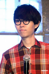 组图：方大同来台发片 郭采洁热情站台