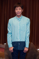 组图：李玹雨现身见面会用中午问候粉丝