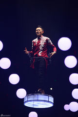 组图：刘德华北京激情开唱半裸秀胸肌