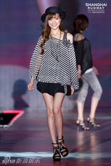 组图：叶熙祺参加日本神户国际时装秀 清新萌感