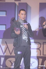 组图：中韩明星齐聚搜寻人气大奖颁奖礼  