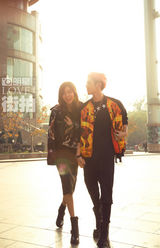 明星爱街拍：UIE&JA韩流来袭 打情骂俏显可爱