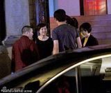 组图：孙俪邓超上海做东宴友亲昵热聊