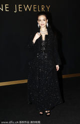 组图：舒淇贵妇裙装闪亮抢镜 一身珠宝雍容华贵