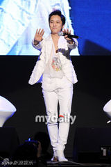 组图：金桢勋退役举办首场粉丝会 宣传新唱片