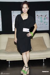 组图：连诗雅首演舞台剧 与曲赤已无联络