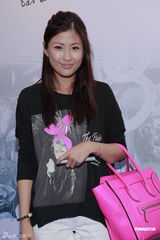 组图：李诗韵大露背装出席活动 清凉抢镜